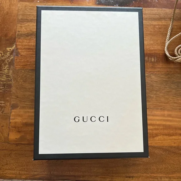Gucci | Storage & Organization | Gucci Classic White And  display picture 2